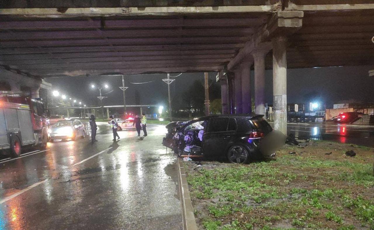 Grav accident rutier pe strada Albișoara. Șoferul și-a pierdut viața, pasagerii - în stare gravă la spital