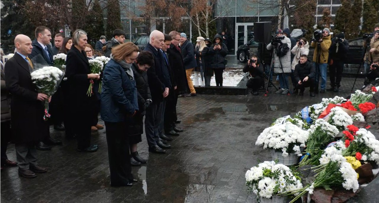 „Dacă aceste tragedii s-au întâmplat o dată, se pot repeta”: Miting-Requiem dedicat victimelor Holocaustului, organizat la Chișinău