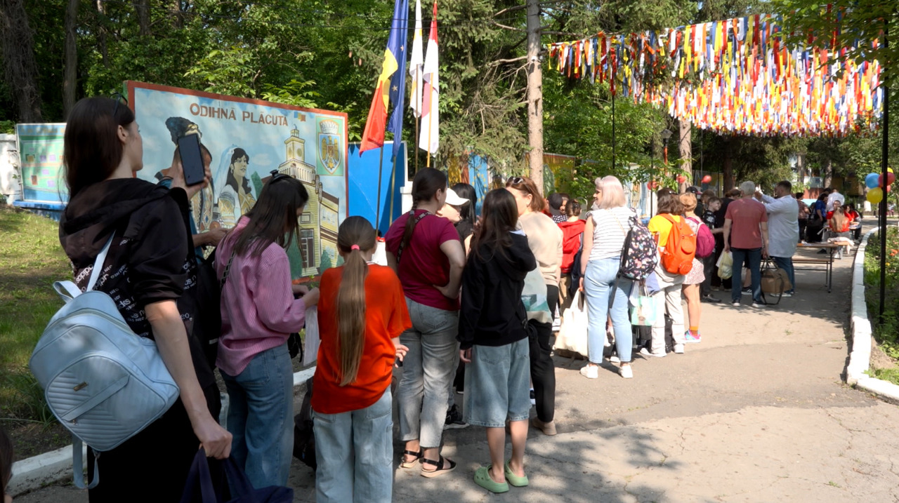 Zâmbete, jocuri și emoții – tabăra „Cireșarii” găzduiește primul grup de copii