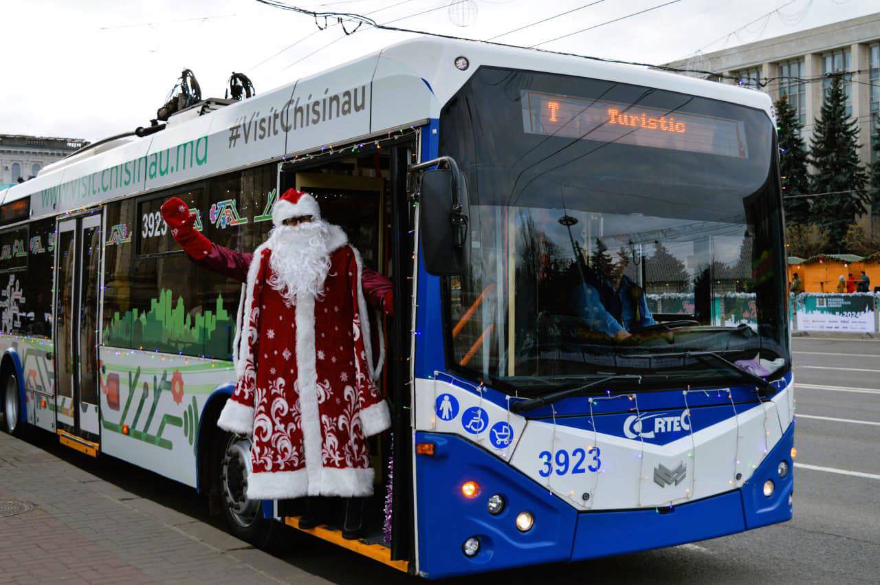 Festive fun on wheels: Chisinau's Santa trolley returns