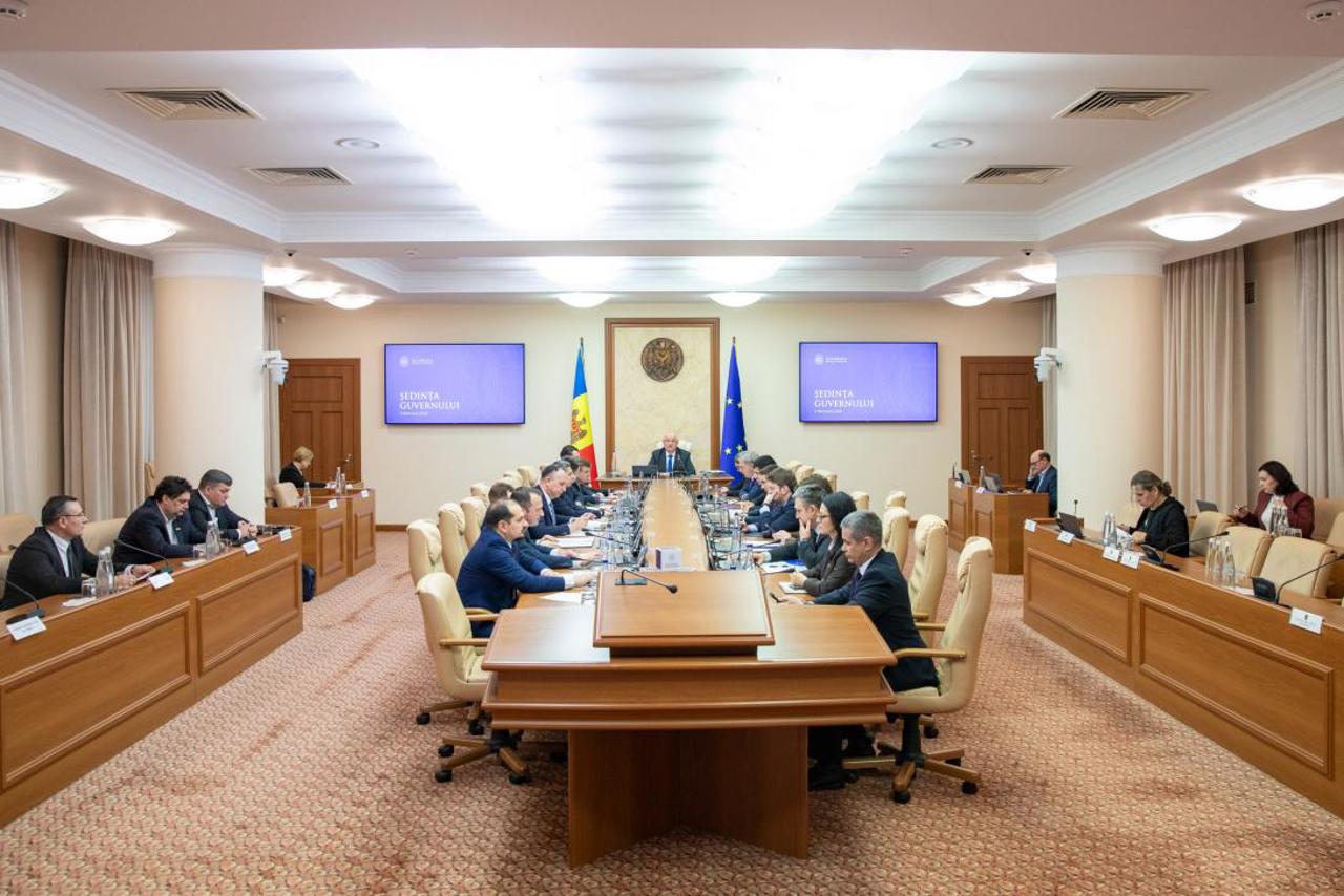 „Avem spitale publice care acordă servicii mai bune decât sectorul privat”: Scrisoarea pe care a primit-o premierul Munteanu