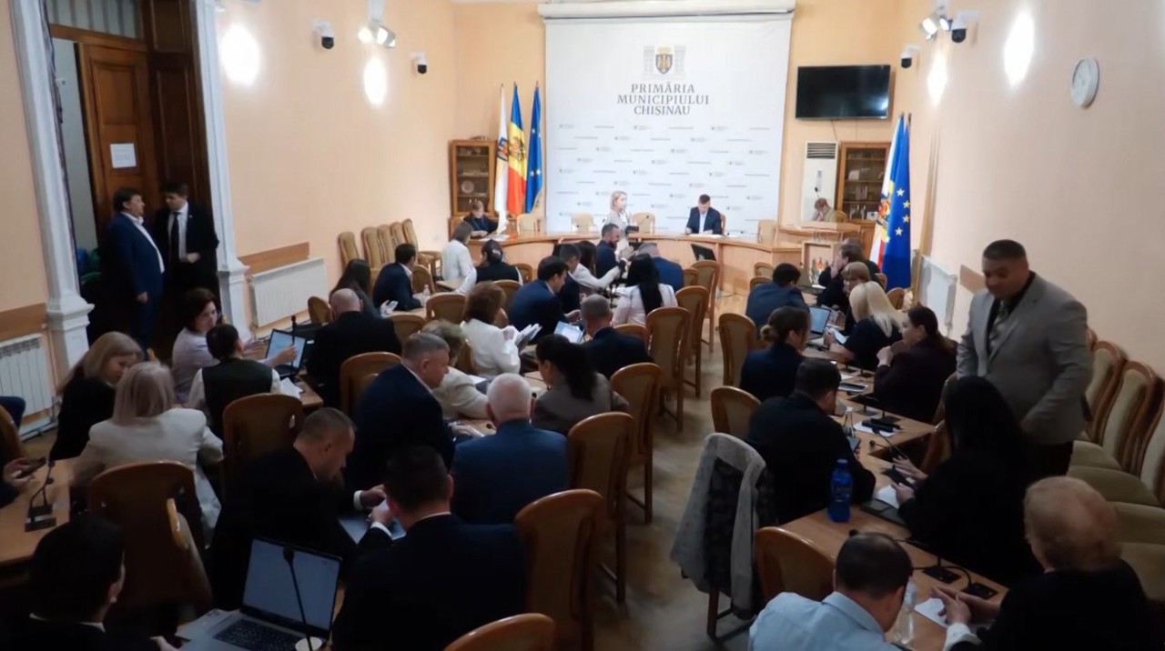 CMC, în prima ședință după o pauză de două luni: Aproape 50 de proiecte pe ordinea de zi și acuzații între consilieri 