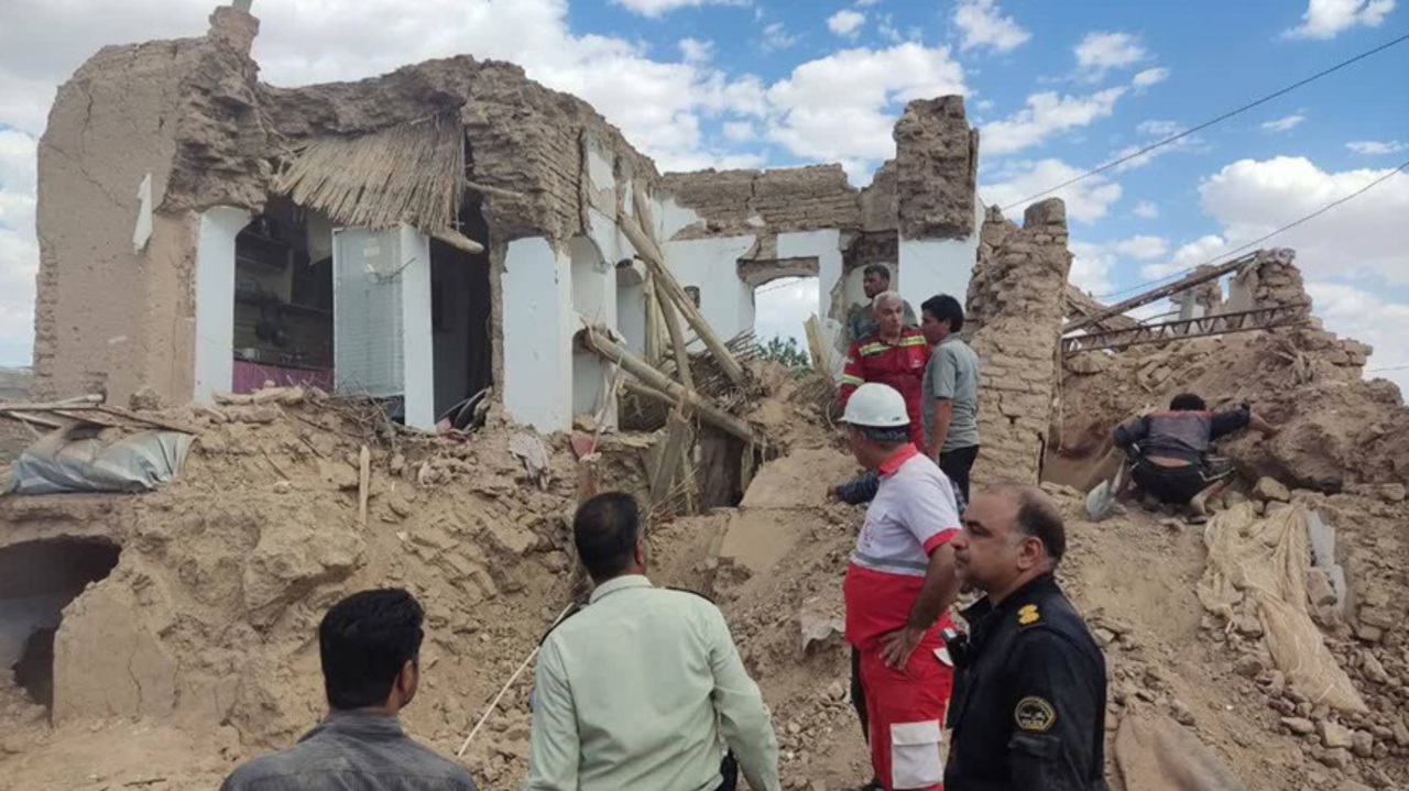 Earthquake kills four, injures 120 in northeastern Iran