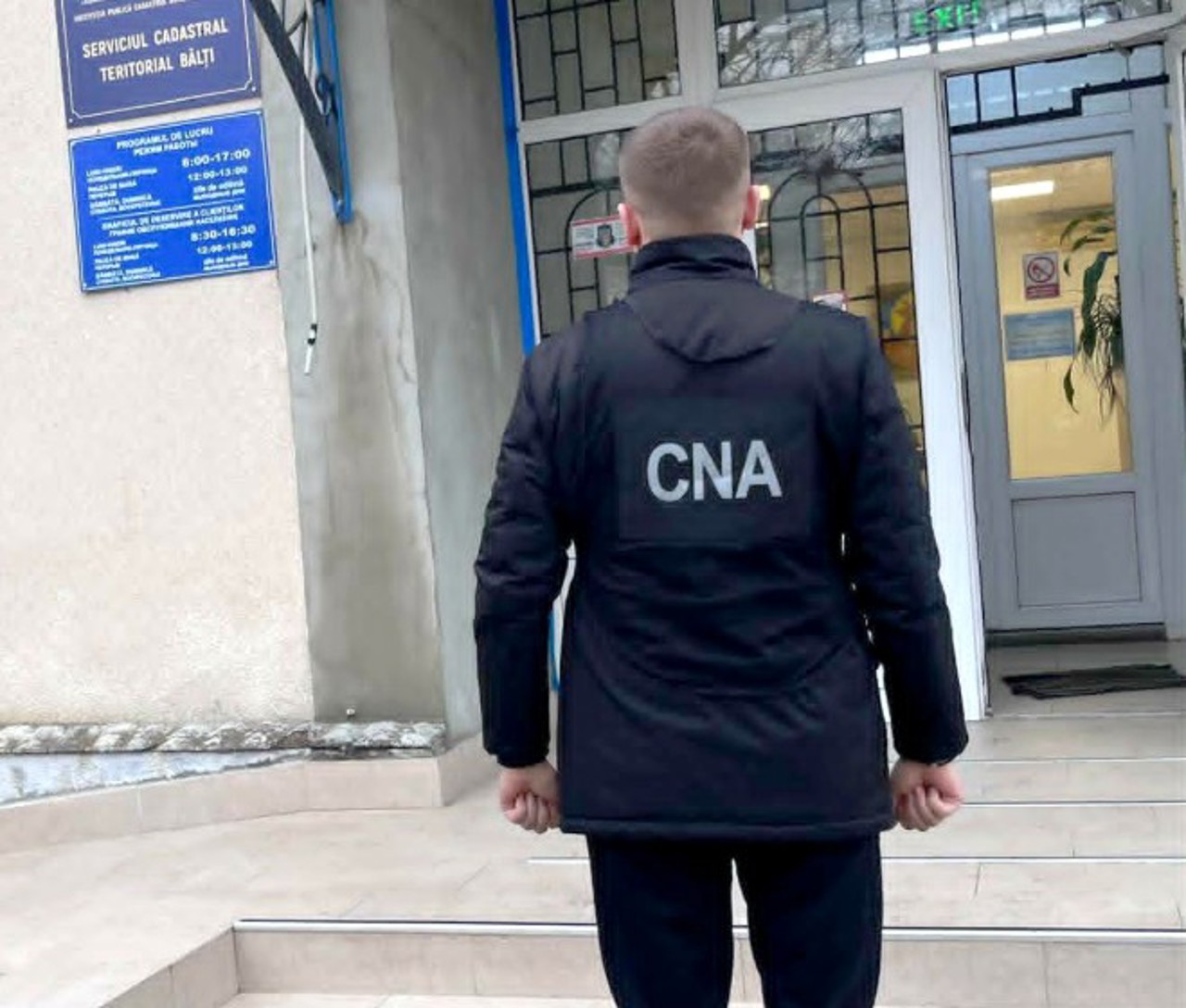 Percheziții în centrul și nordul R. Moldova: Patru funcționari, reținuți pentru fapte de corupție 