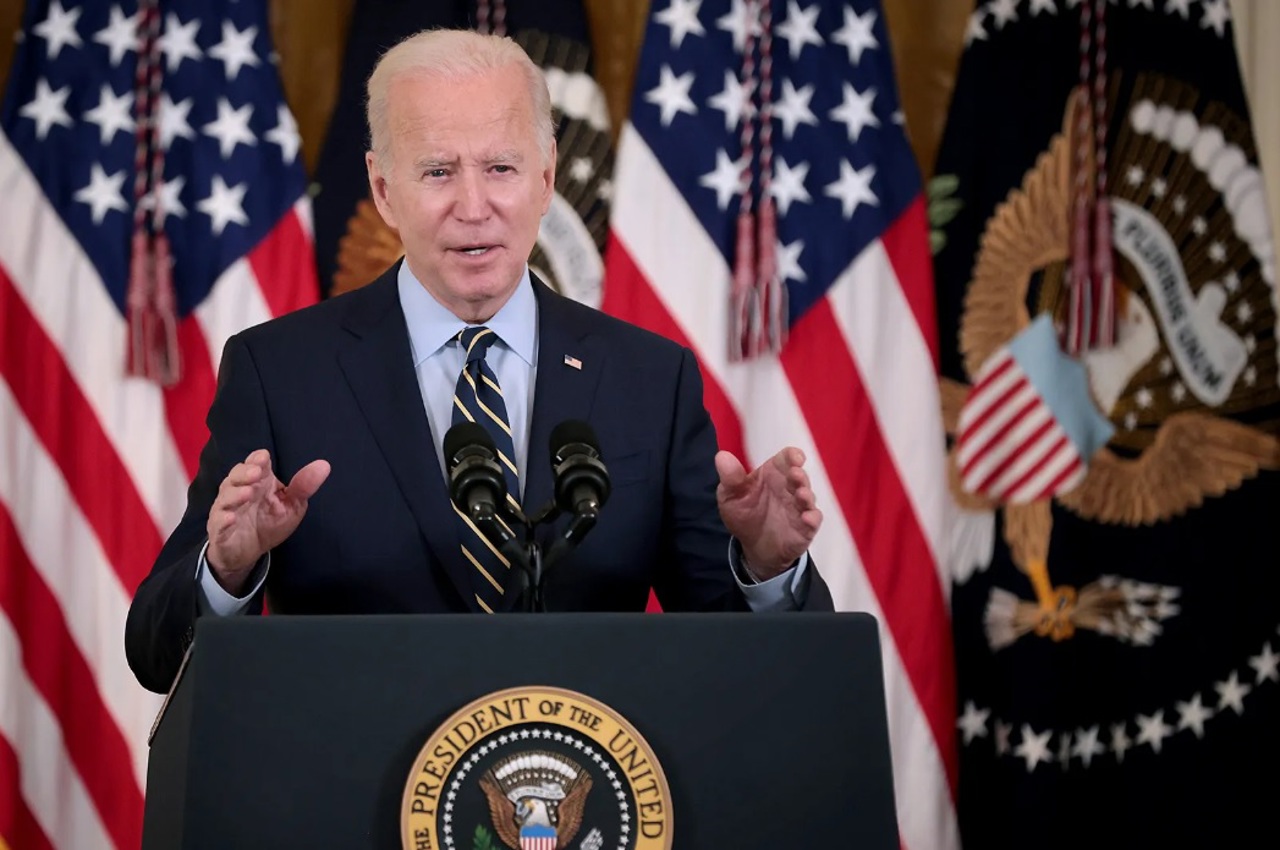 Biden presses Republicans after spending bill drops Ukraine aid