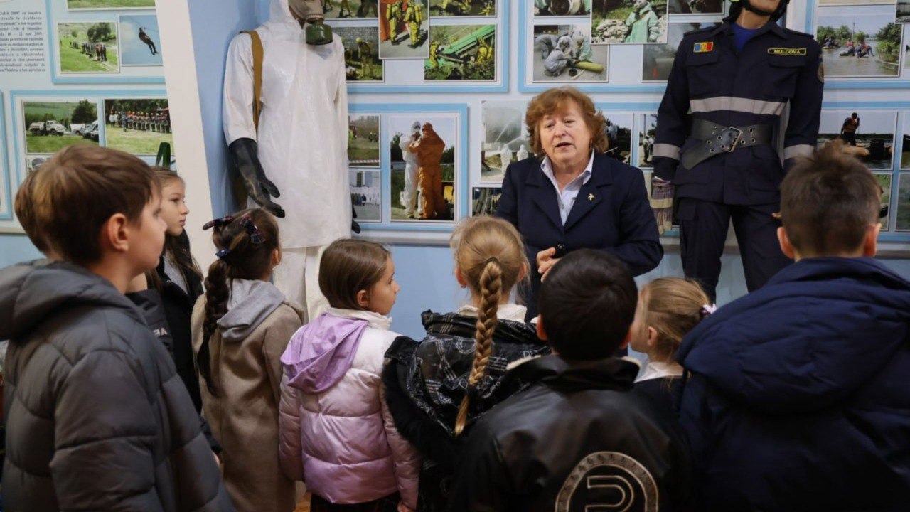 В школах начались зимние каникулы. Минобразования: Администрации сами решат, когда начнется второй семестр