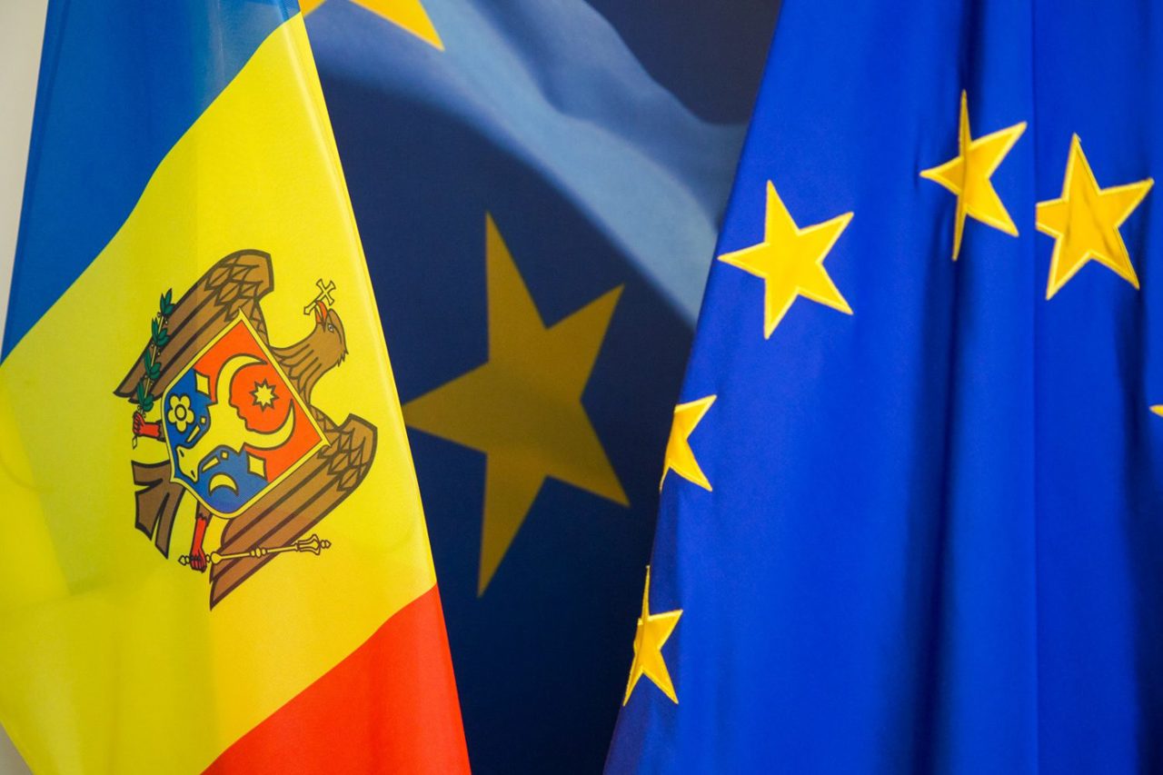 Financial Times: Moldova defies Russia with EU security pact