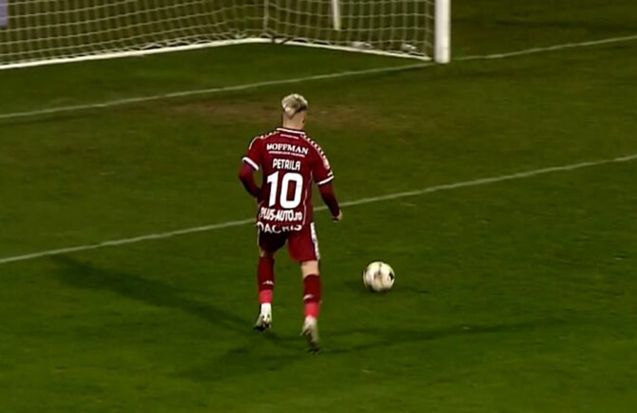 Ratare uluitoare într-un meci din Superliga românescă de fotbal!