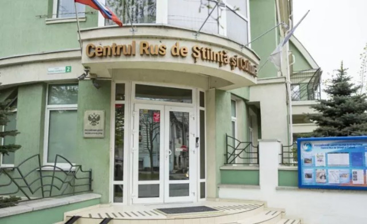 Новое правительство на первых заседаниях возьмется за "Русский дом"