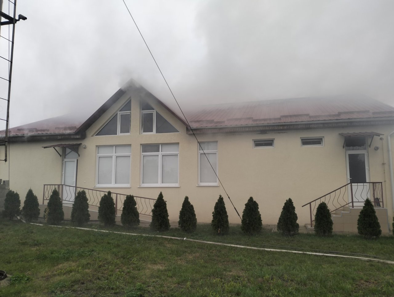 Un azil de bătrâni din Florești, cuprins de flăcări. O persoană a fost evacuată