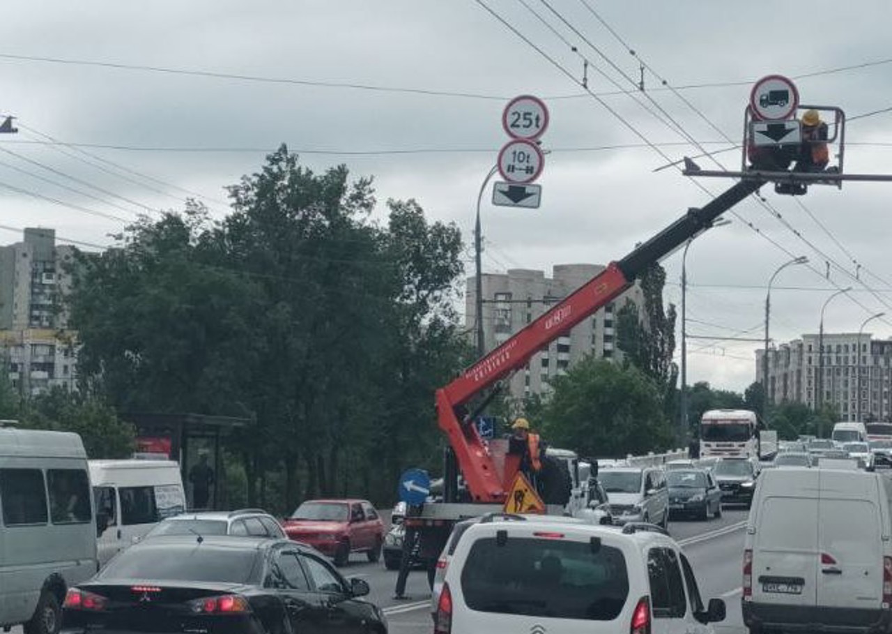 Noi reguli pentru autocamioanele care circulă pe podul din str. Ismail din Chișinău